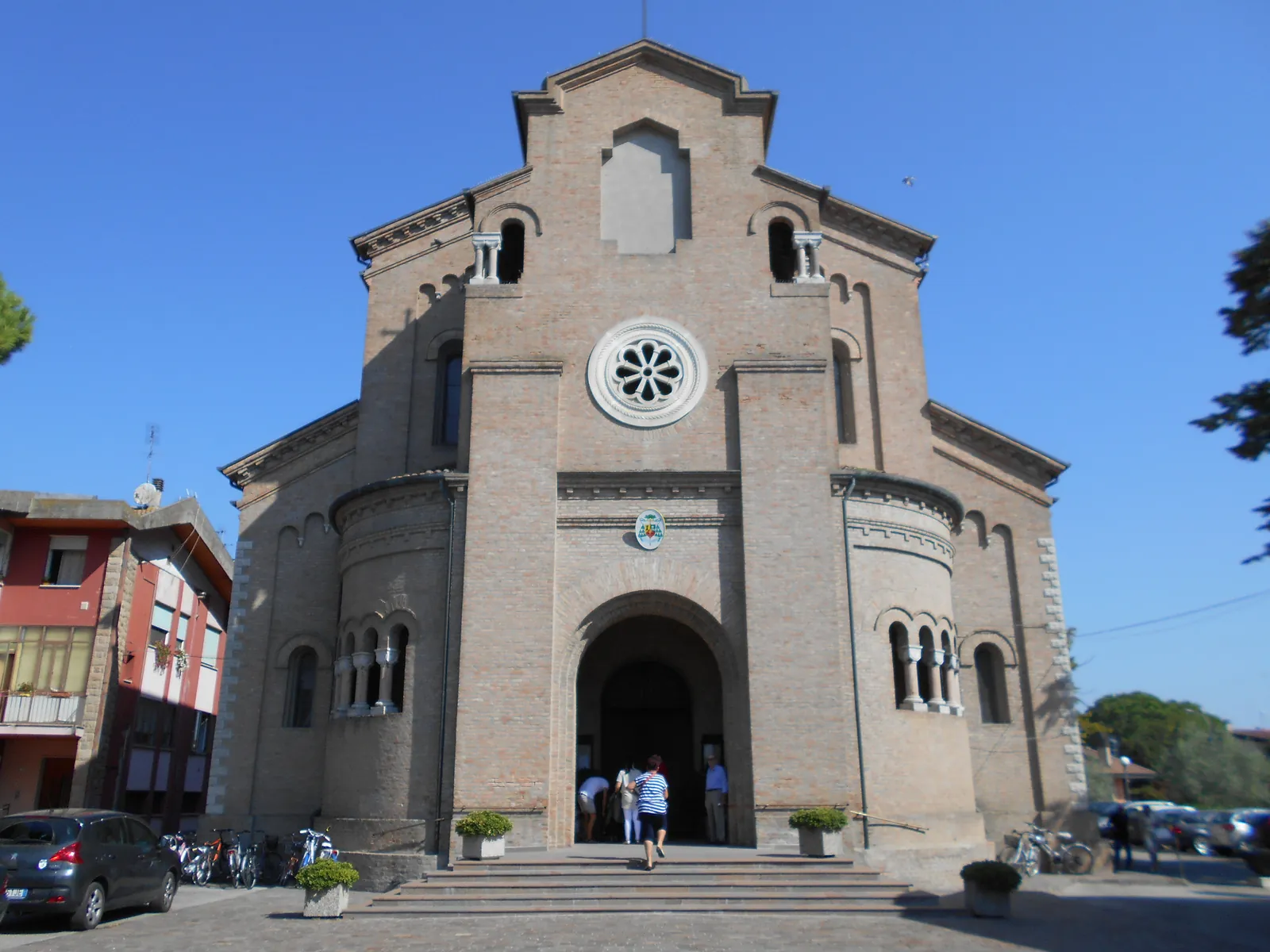 Facciata in mattoni della chiesa di Corbola, progetto dell'architetto Giovanni Battista Barbieri